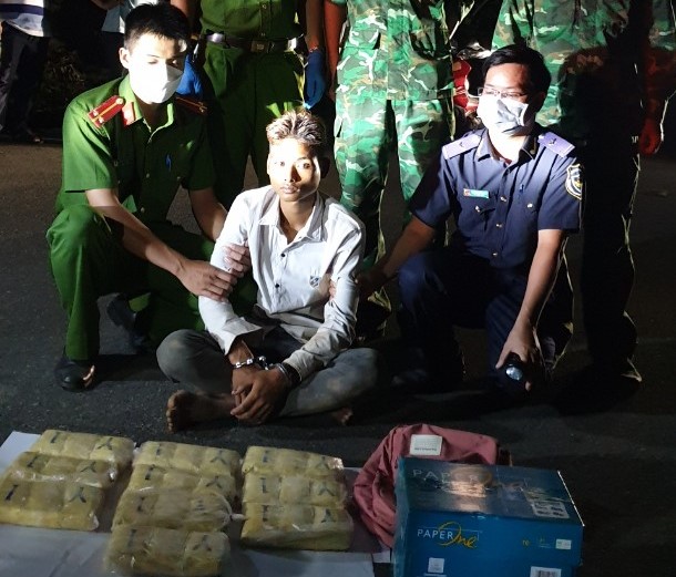Bắt đường dây vận chuyển ma túy xuyên quốc gia từ Lào vào Quảng Trị - Ảnh 1.