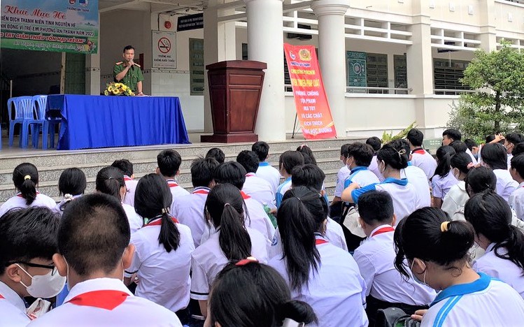 Bảo vệ học sinh trước tác hại của ma túy và thuốc lá điện tử