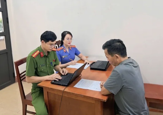 Khởi tố các đối tượng chứa mại dâm và mua dâm người dưới 18 tuổi- Ảnh 1. Khởi tố các đối tượng chứa mại dâm và mua dâm người dưới 18 tuổi- Ảnh 1.