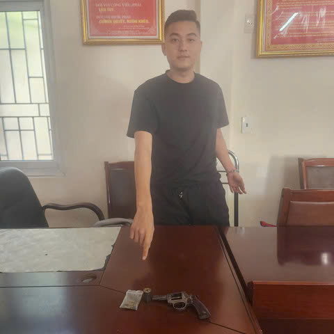 Triệt phá đường dây ma túy liên tỉnh có súng quân dụng tại Quảng Ninh- Ảnh 1.