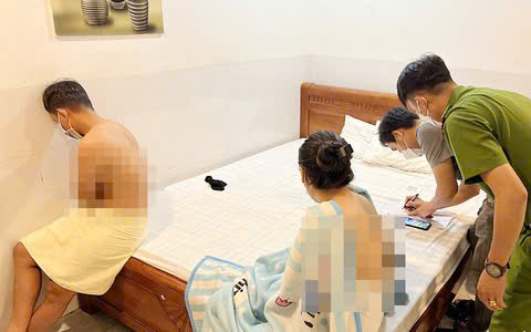 Lợi dụng chức vụ, quyền hạn để ‘bảo kê’ mua, bán dâm sẽ bị phạt tới 75 triệu đồng- Ảnh 1.