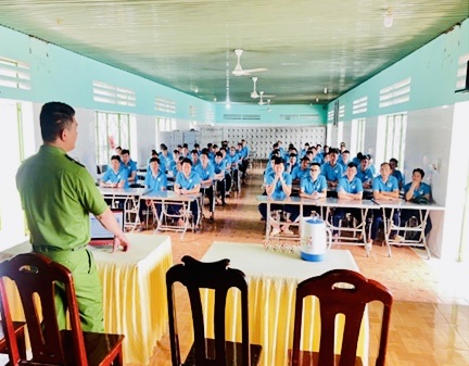 Đẩy mạnh công tác tuyên truyền phòng, chống ma túy trên địa bàn tỉnh Lâm Đồng- Ảnh 1. Đẩy mạnh công tác tuyên truyền phòng, chống ma túy trên địa bàn tỉnh Lâm Đồng- Ảnh 1.
