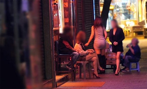 Bắt khẩn cấp chủ quán cà phê điều hành đường dây mại dâm tại Hà Nội- Ảnh 1.