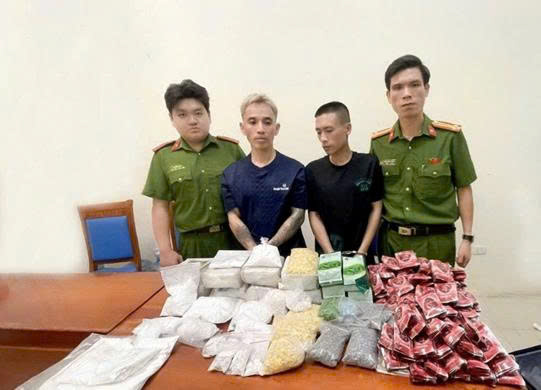 Thu giữ hơn 1,2kg ma tuý từ tụ điểm trong khu dân cư- Ảnh 2. Thu giữ hơn 1,2kg ma tuý từ tụ điểm trong khu dân cư- Ảnh 2.