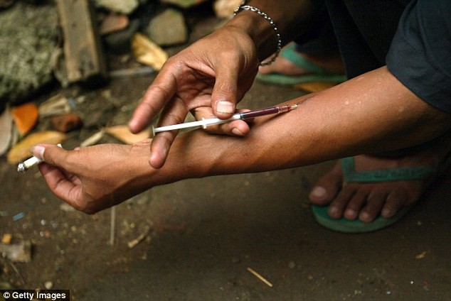 Áp lực từ 2 phía trong cuộc chiến ma túy ở Indonesia