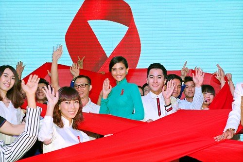 Ý tưởng 1: Bộ truyền thông giáo dục về HIV/AIDS, bao gồm sách, bộ tranh hoặc DVD.