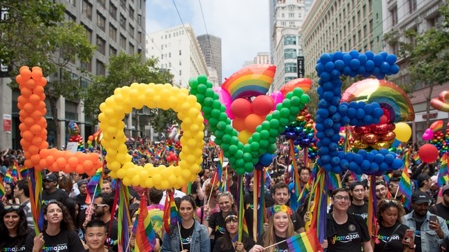 Lễ hội Mardi Gras dành cho cộng đồng LGBT lần đầu tiên đến Hà Nội