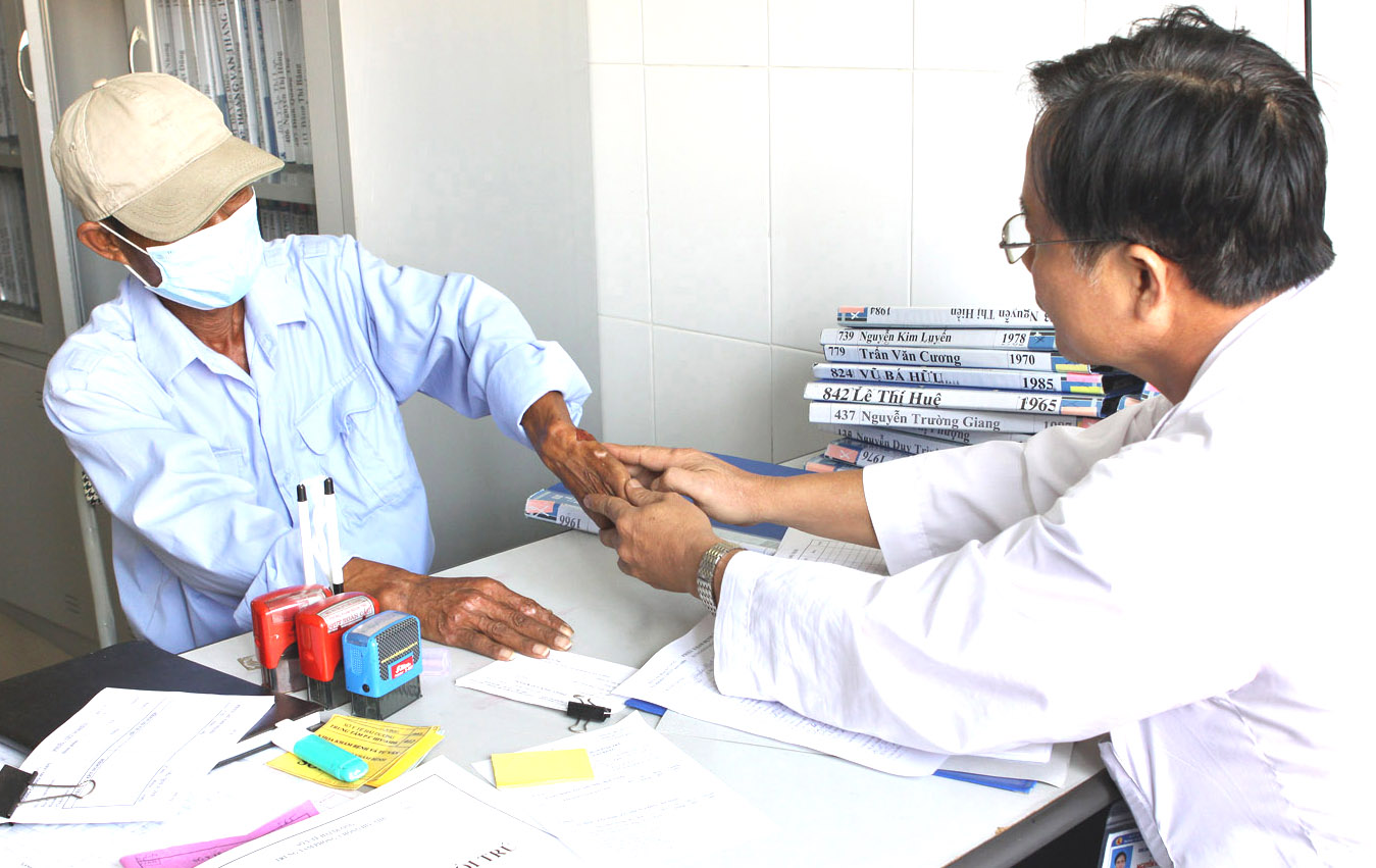 Điều trị ARV qua BHYT: Bảo đảm điều trị bền vững cho người nhiễm HIV