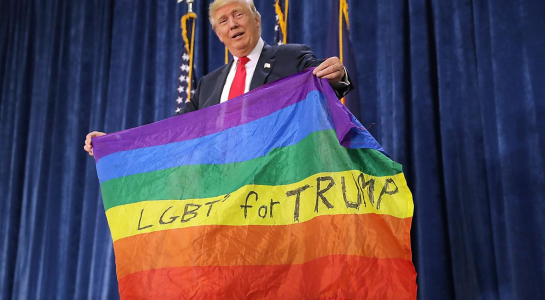 Donald Trump LGBT: Dù có nhiều bất đồng về chính trị, chúng ta đều đồng tình rằng tôn trọng và đối với cộng đồng LGBT. Hãy cùng xem hình ảnh này để đánh giá thái độ của cựu Tổng thống Donald Trump đối với các vấn đề liên quan đến cộng đồng LGBT.