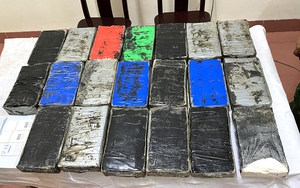 Quảng Bình: Phát hiện hơn 20kg chất nghi ma túy trôi dạt vào bờ biển