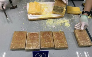 Tiếp tay vận chuyển 2kg ma túy sang Úc, hai bị cáo lĩnh án 44 năm tù