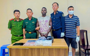 Bắt giữ người nước ngoài vận chuyển ma túy từ Lào vào Việt Nam