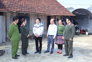 Lóng Luông: Sắc đào sau khói súng 