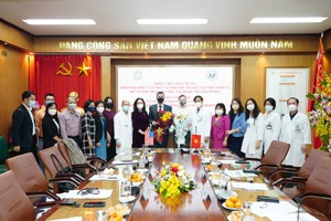 CDC Hoa Kỳ tại Việt Nam và Bệnh viện Bạch Mai hợp tác điều trị cho bệnh nhân HIV/AIDS