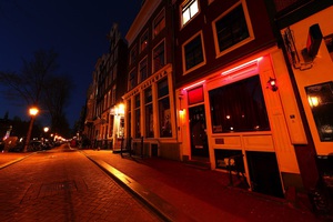 Phố đèn đỏ, cafe cần sa vắng khách, Amsterdam quyết dọn dẹp thành phố