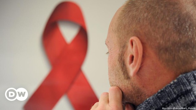 Bệnh nhân HIV không được điều trị - có thể nhiễm nCoV nhiều lần, dai dẳng trong nhiều tháng. Ảnh minh họa, nguồn DW