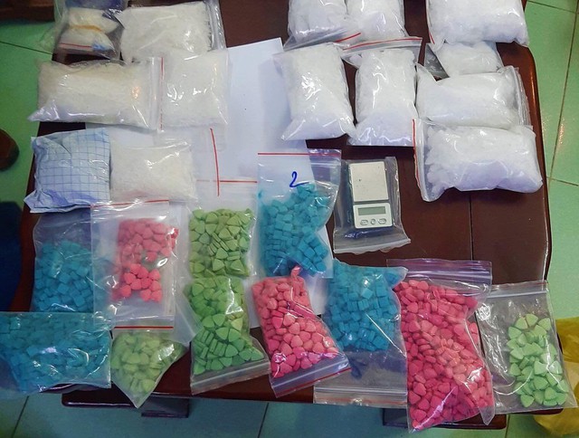 Đà Nẵng: Bắt đối tượng mua bán gần 2 kg ma túy tổng hợp  - Ảnh 1.