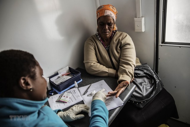 Nam Phi tiếp nhận viện trợ để ứng phó HIV/AIDS và bệnh lao - Ảnh 1.