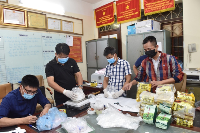 Chặn đứt nhiều tổ chức tội phạm 'cắt rừng' gùi ma túy từ Lào vào Việt Nam - Ảnh 1.