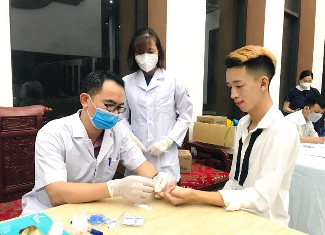 Bắc Ninh: Truyền thông lưu động, xét nghiệm HIV và cấp PrEP miễn phí - Ảnh 1.