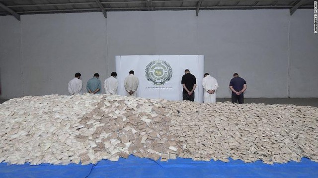Ả Rập Xê Út bắt giữ kỷ lục 47 triệu viên amphetamine giấu trong lô hàng bột mì - Ảnh 2.