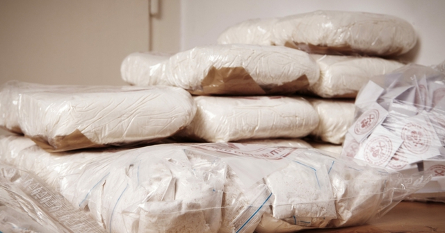 Bỉ thu giữ 110 tấn cocaine tại cảng Antwerp trong năm 2022 - Ảnh 1. Bỉ thu giữ 110 tấn cocaine tại cảng Antwerp trong năm 2022 - Ảnh 1.