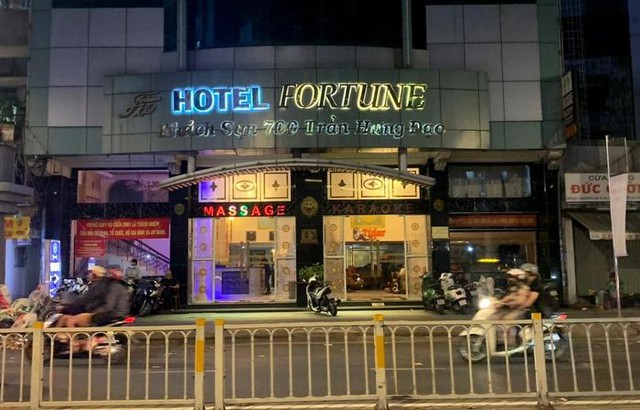 Triệt phá đường dây mại dâm trong tổ hợp khách sạn ở TPHCM - Ảnh 1.