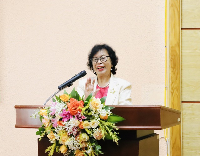 Trao Kỷ niệm chương 'Vì sức khỏe nhân dân' cho Giám đốc Quốc gia UNAIDS tại Việt Nam - Ảnh 3.