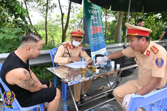 Lâm Đồng phát hiện nhiều lái xe dương tính với ma túy- Ảnh 1. Lâm Đồng phát hiện nhiều lái xe dương tính với ma túy- Ảnh 1.