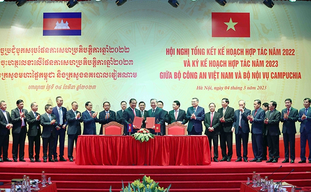Công an Việt Nam - Campuchia phối hợp hiệu quả trong đấu tranh phòng, chống tội phạm - Ảnh 1. Công an Việt Nam - Campuchia phối hợp hiệu quả trong đấu tranh phòng, chống tội phạm - Ảnh 1.
