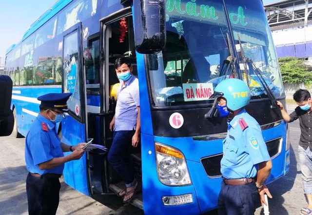 Các địa phương ra quân tổng kiểm soát phương tiện kinh doanh vận tải - Ảnh 1.