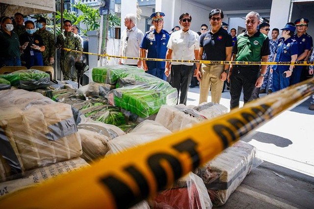 Philippines thu giữ 1,8 tấn ma túy đá giấu trong xe tải- Ảnh 1.