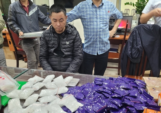 Hà Nội: Cất 'mẻ lưới' đường dây buôn bán ma túy lớn, thu hơn 16 kg tang vật- Ảnh 1.