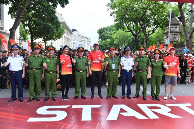 Hoa hậu Ngọc Hân, cầu thủ Đoàn Văn Hậu tham gia chạy vì cộng đồng không ma túy- Ảnh 2.