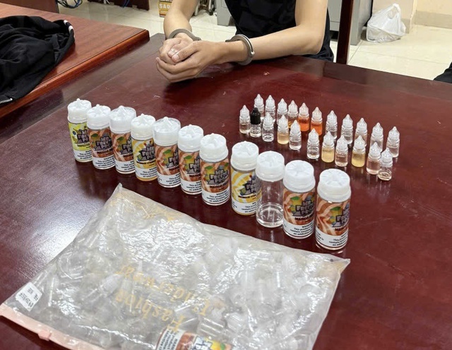 Bắt giữ đối tượng mua bán ma túy dạng nước- Ảnh 1. Bắt giữ đối tượng mua bán ma túy dạng nước- Ảnh 1.
