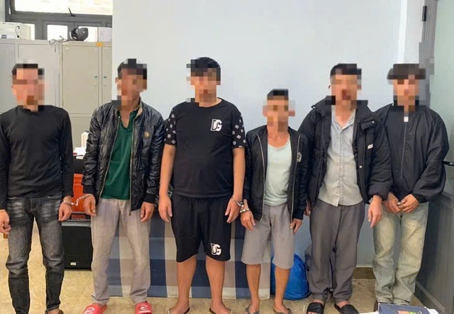 Tạm giữ 6 thanh niên môi giới, mua dâm thiếu nữ 15 tuổi- Ảnh 1. Tạm giữ 6 thanh niên môi giới, mua dâm thiếu nữ 15 tuổi- Ảnh 1.