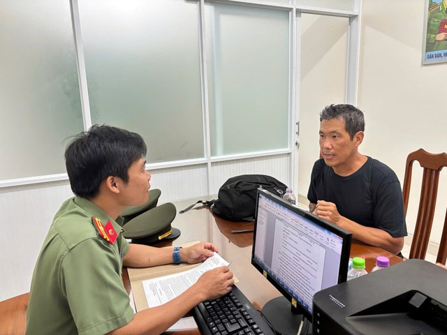 Trục xuất đối tượng truy nã đỏ quốc tế vì mua bán 670kg heroin- Ảnh 1. Trục xuất đối tượng truy nã đỏ quốc tế vì mua bán 670kg heroin- Ảnh 1.