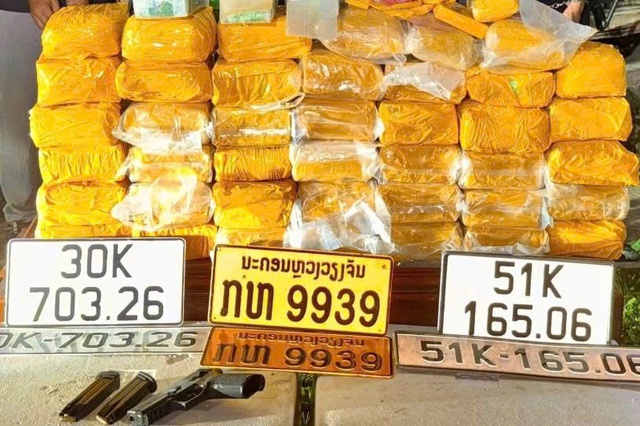 Truy tìm chủ chiếc xe Kia Carnival vận chuyển 45kg ma túy và vũ khí- Ảnh 1.