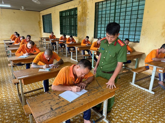 Xoá mù chữ cho học viên tại cơ sở cai nghiện ma túy- Ảnh 2. Xoá mù chữ cho học viên tại cơ sở cai nghiện ma túy- Ảnh 2.