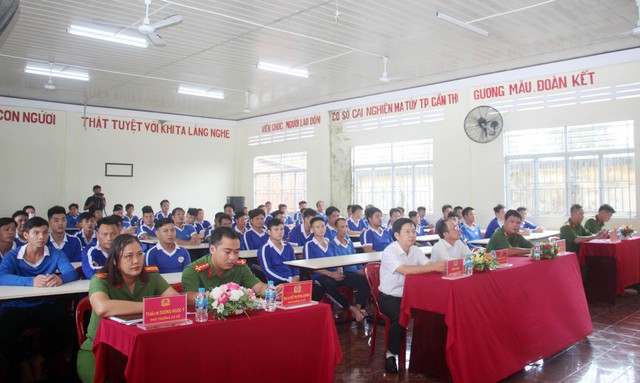 Xoá mù chữ cho học viên tại cơ sở cai nghiện ma túy- Ảnh 1. Xoá mù chữ cho học viên tại cơ sở cai nghiện ma túy- Ảnh 1.