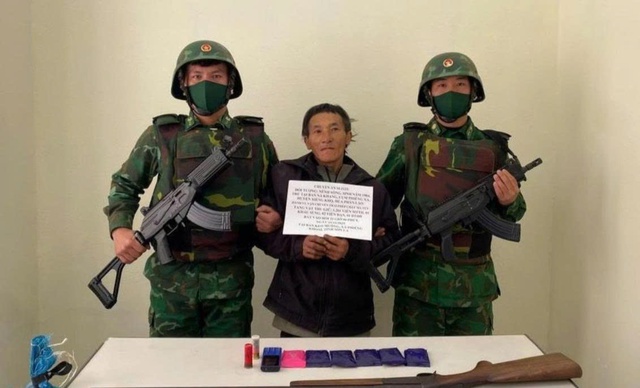 Bắt giữ đối tượng vận chuyển 1.200 viên ma túy từ Lào về Việt Nam- Ảnh 1.