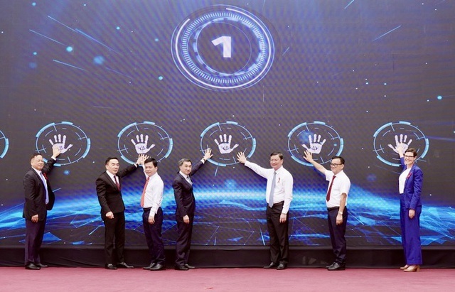 Hơn 1.500 đại biểu tham gia mít tinh hưởng ứng 35 năm Việt Nam ứng phó với HIV/AIDS- Ảnh 2.