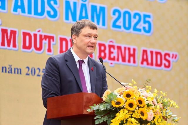 Hơn 1.500 đại biểu tham gia mít tinh hưởng ứng 35 năm Việt Nam ứng phó với HIV/AIDS- Ảnh 2.