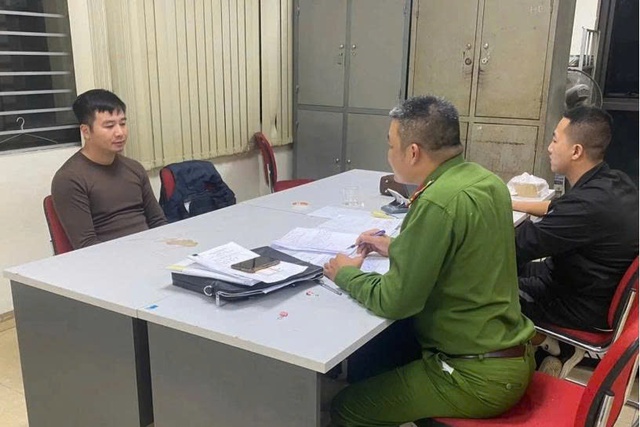 Đối tượng truy nã trong đường dây mua bán 32.000 bánh heroin ra đầu thú- Ảnh 1.