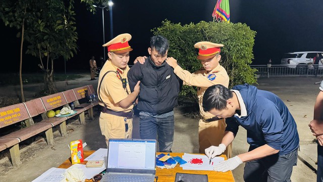 Lào Cai: Bắt 2 đối tượng mua bán 1.400 viên ma túy tổng hợp- Ảnh 1.