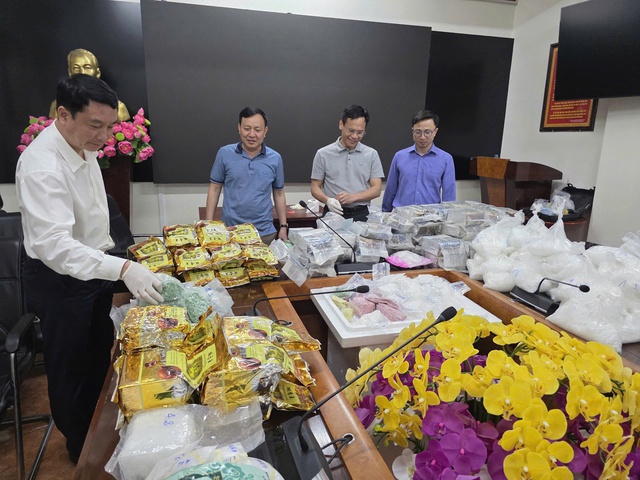 Đánh sập đường dây ma tuý xuyên quốc gia ‘siêu khủng’, thu giữ 174kg ma tuý tổng hợp- Ảnh 1.