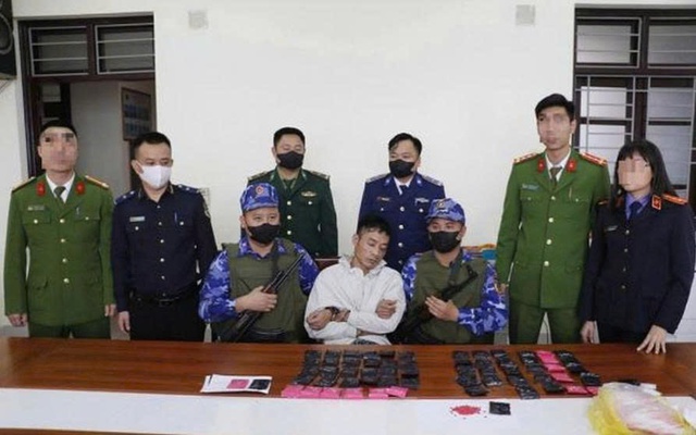 Triệt phá đường dây ma túy liên tỉnh, thu giữ 15.000 viên ma túy tổng hợp- Ảnh 1. Triệt phá đường dây ma túy liên tỉnh, thu giữ 15.000 viên ma túy tổng hợp- Ảnh 1.
