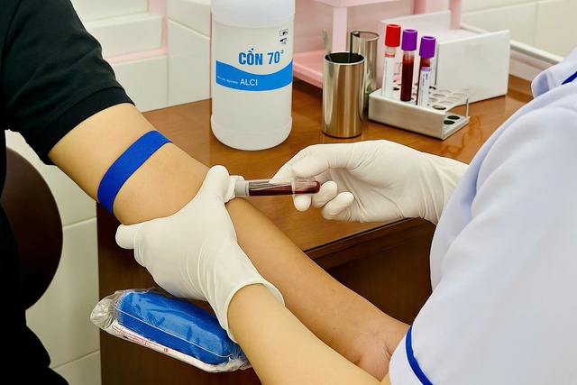 Bước tiến trong lồng ghép xét nghiệm và điều trị viêm gan C, HIV và lao tại tuyến quận, huyện- Ảnh 1. Bước tiến trong lồng ghép xét nghiệm và điều trị viêm gan C, HIV và lao tại tuyến quận, huyện- Ảnh 1.