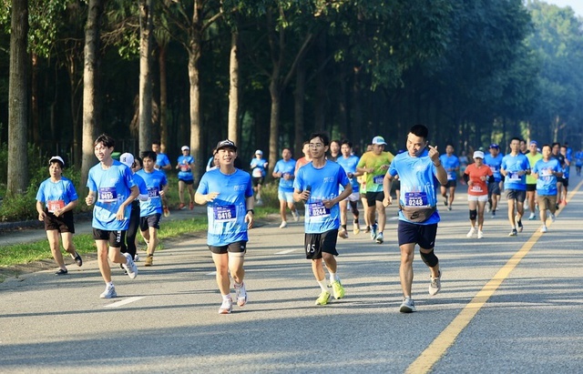 Hơn 1 nghìn người chạy vì cộng đồng không kỳ thị HIV/AIDS- Ảnh 1. Hơn 1 nghìn người chạy vì cộng đồng không kỳ thị HIV/AIDS- Ảnh 1.