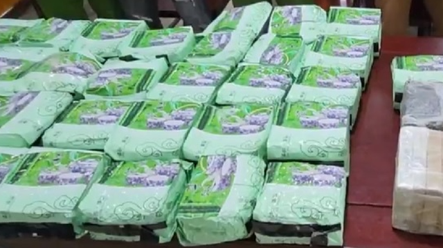 Nghệ An: Triệt phá đường dây ma túy 'khủng' từ Lào, thu giữ 60 bánh heroin, 37kg ma túy đá- Ảnh 1. Nghệ An: Triệt phá đường dây ma túy 'khủng' từ Lào, thu giữ 60 bánh heroin, 37kg ma túy đá- Ảnh 1.